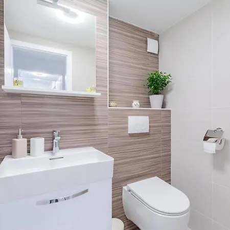 Mia Apartment Split